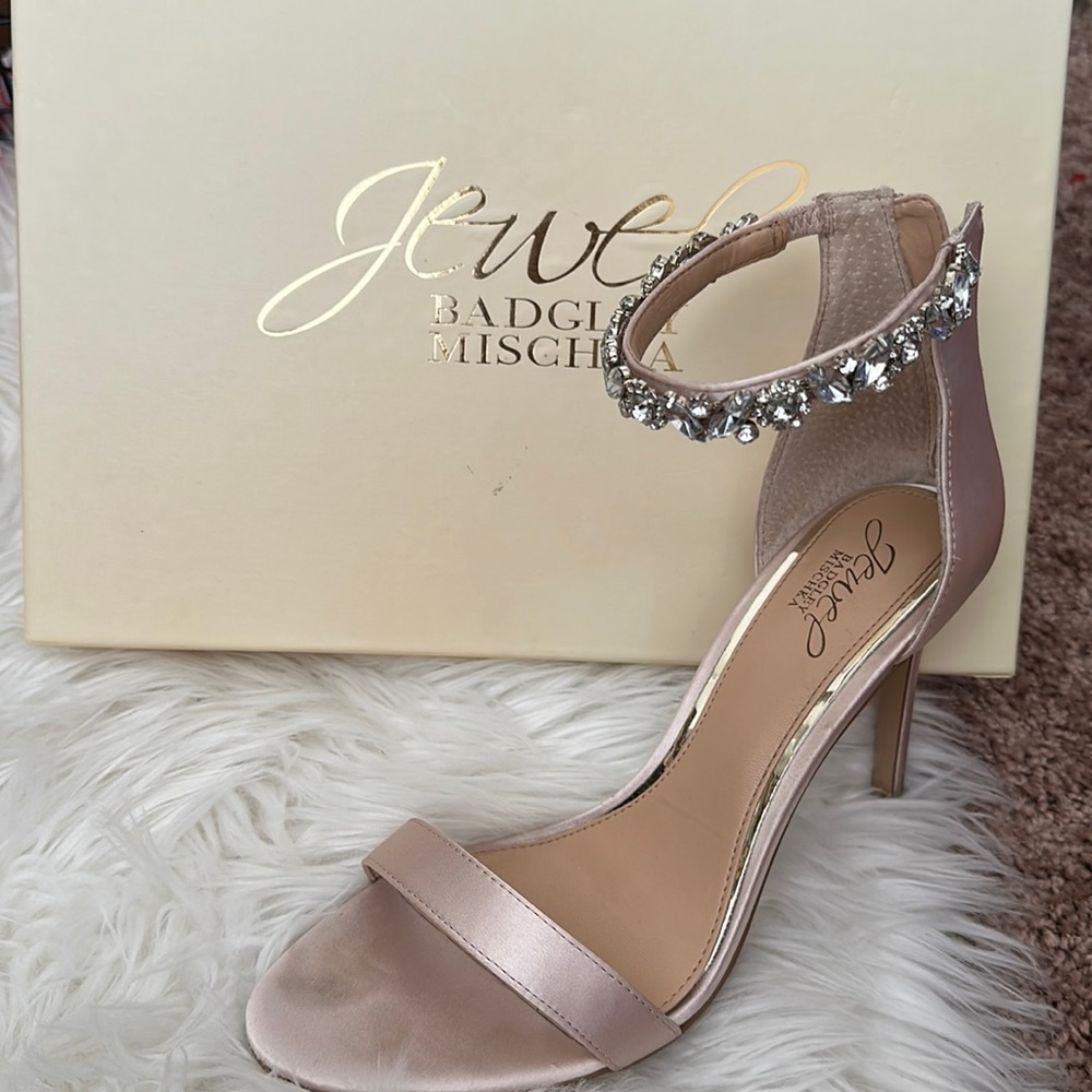 Badgley Mischka champagne heels size 81/2